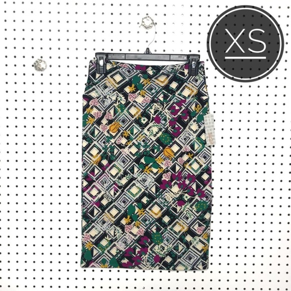 NWT LuLaRoe Cassie - Picture 1 of 1